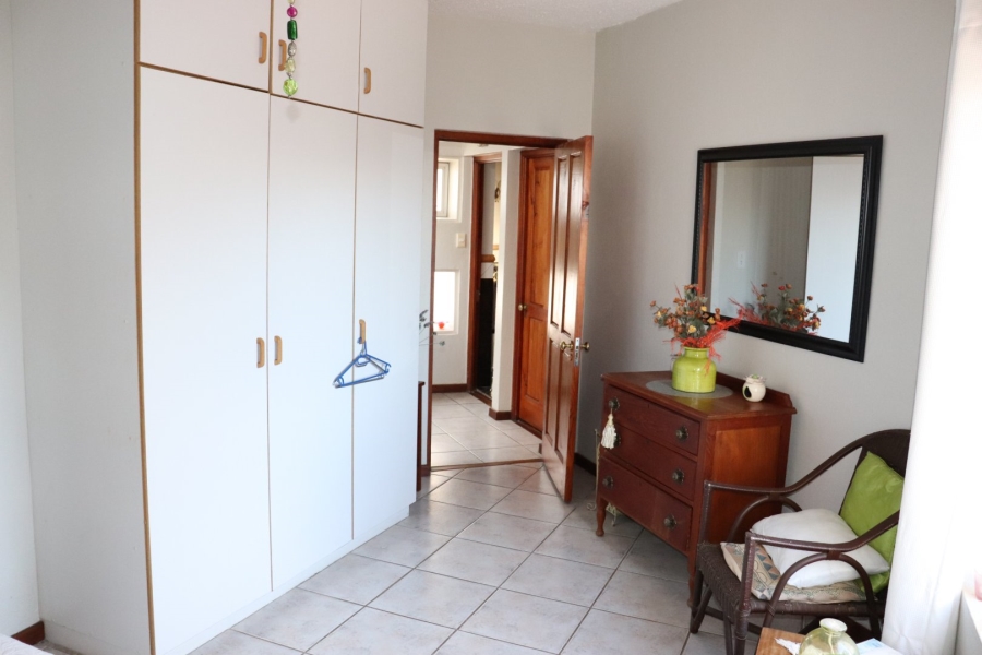 5 Bedroom Property for Sale in Wavecrest Eastern Cape